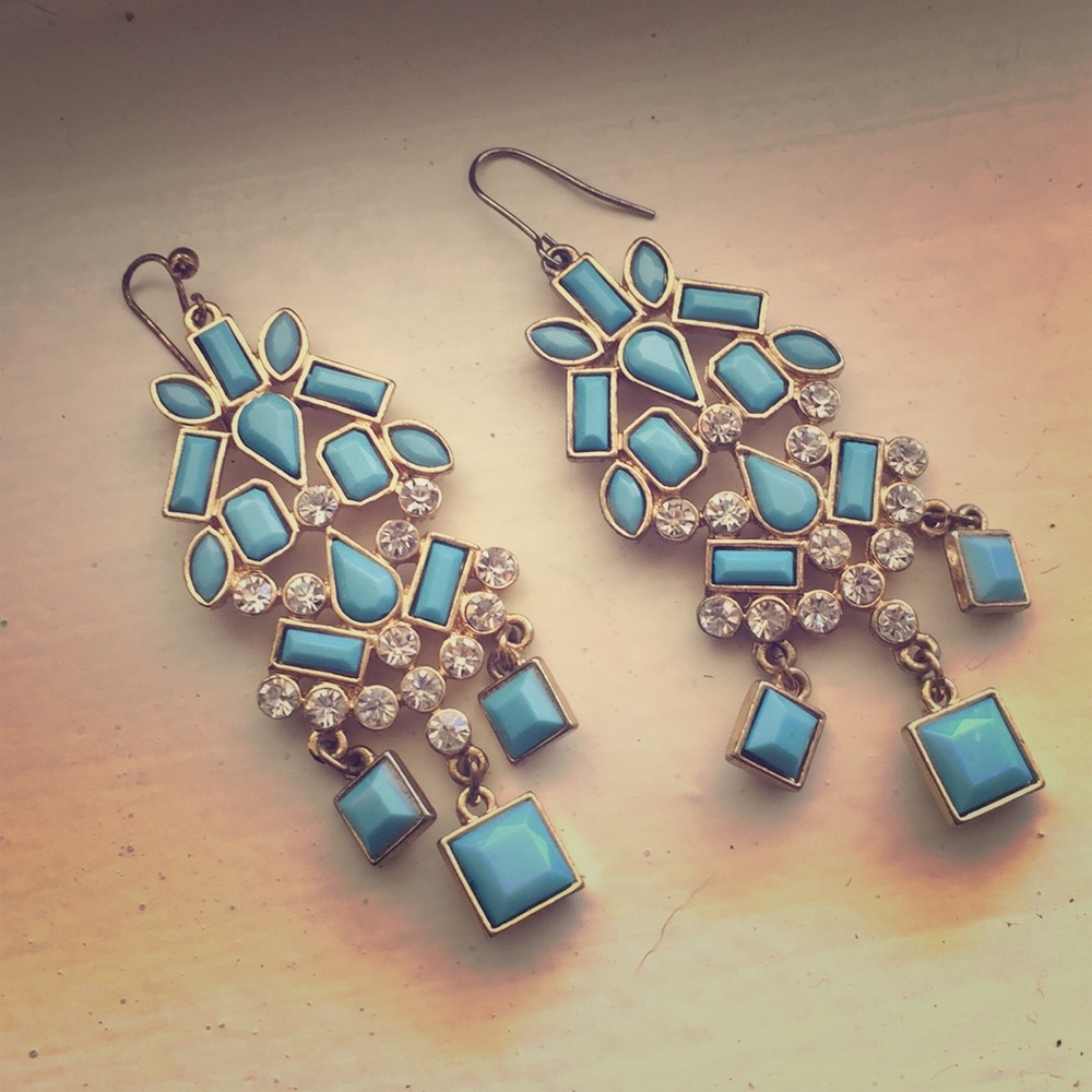 Blue and gold statement earrings 💠✨